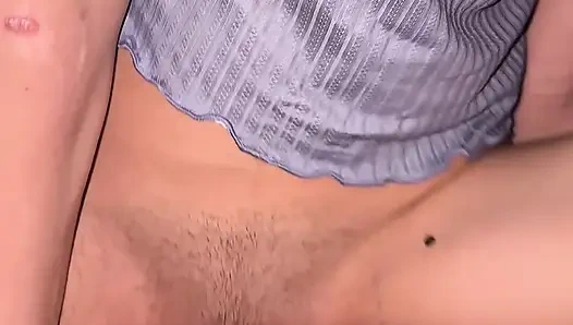 Beyaz göt siyah yarak üzerinde oturuyor