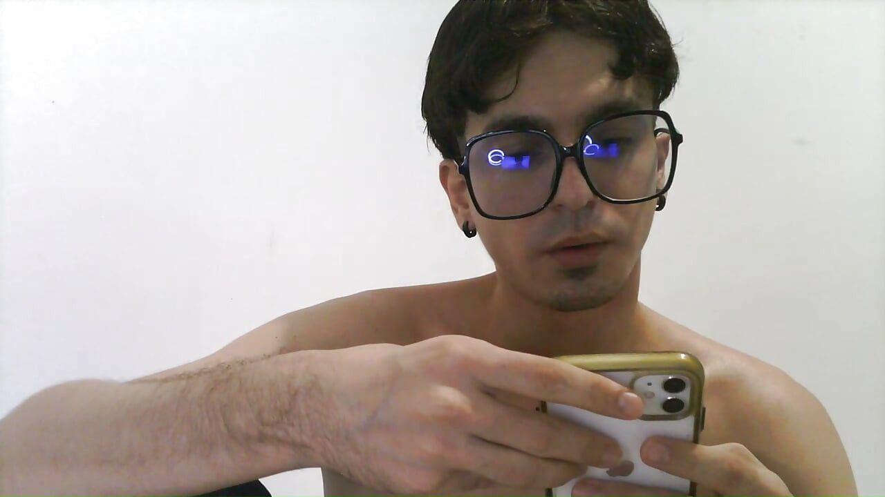 我的鄰居開始和男友做愛，我想要擠奶