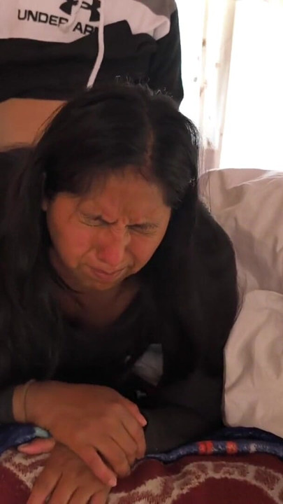 Tengo sexo intenso con la esposa del vecino, ella es una cristiana madura y ya no quiere ir a la iglesia | Clip 1