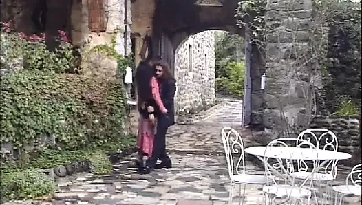 18 Yaşındaki Esmer Genç Kız Yaşlı Adam Tarafından Yakalanıyor... Yoğun açık Havada Karşılaşma!