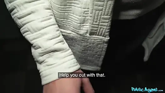 Public Agent - Avrupalı hatun luna dark sıkı tıraşlı amcığıyla sikişiyor