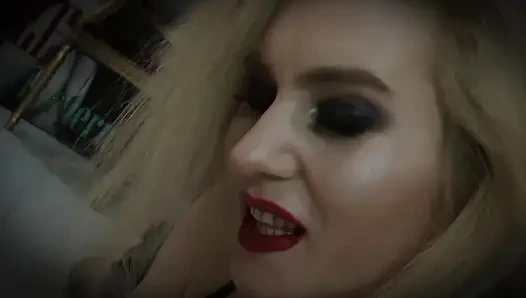 Ruhunu bir vampire sat