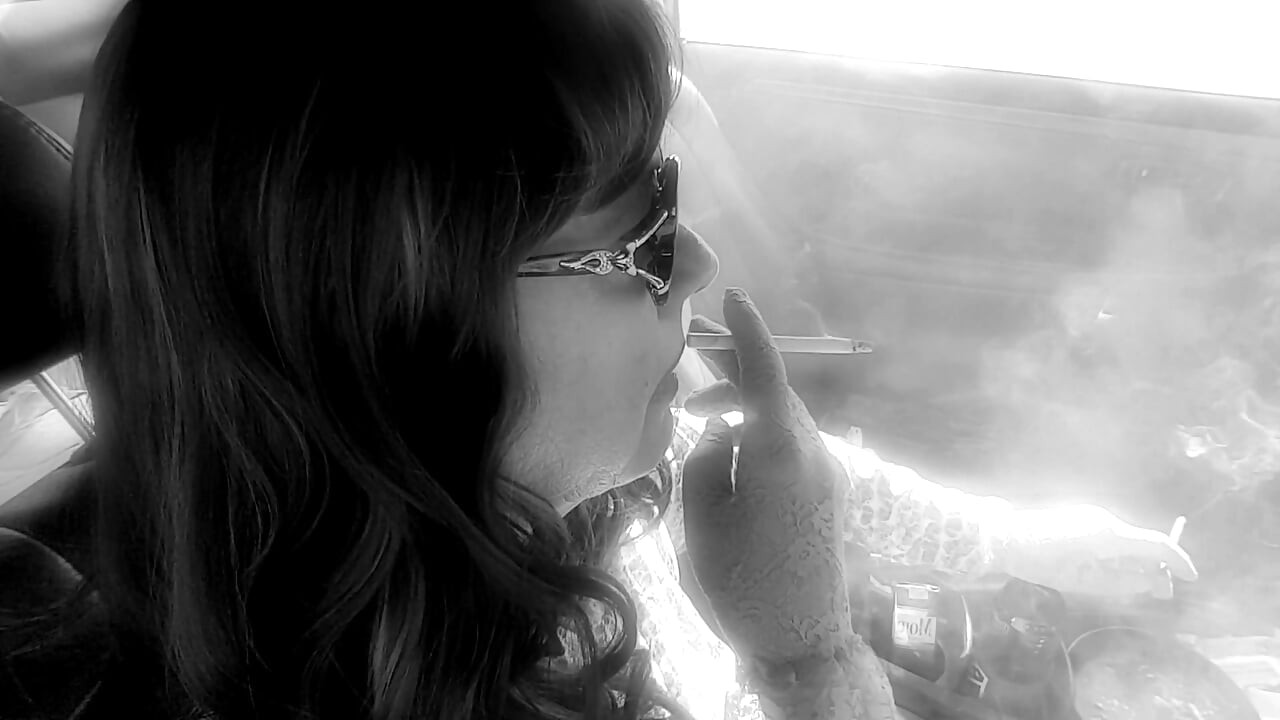 TS BI GILF that loves to smoke long cigarettes VS120 & More120 menthols in her car