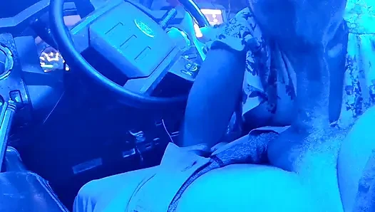 Kamyonumda oral seks ağzıma boşalıyor