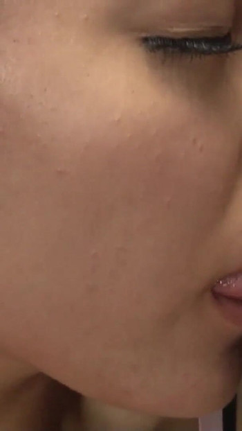 Captivating moment from "Rasierte Asiatisches Teen bekommt Oelpackung und Dreier"