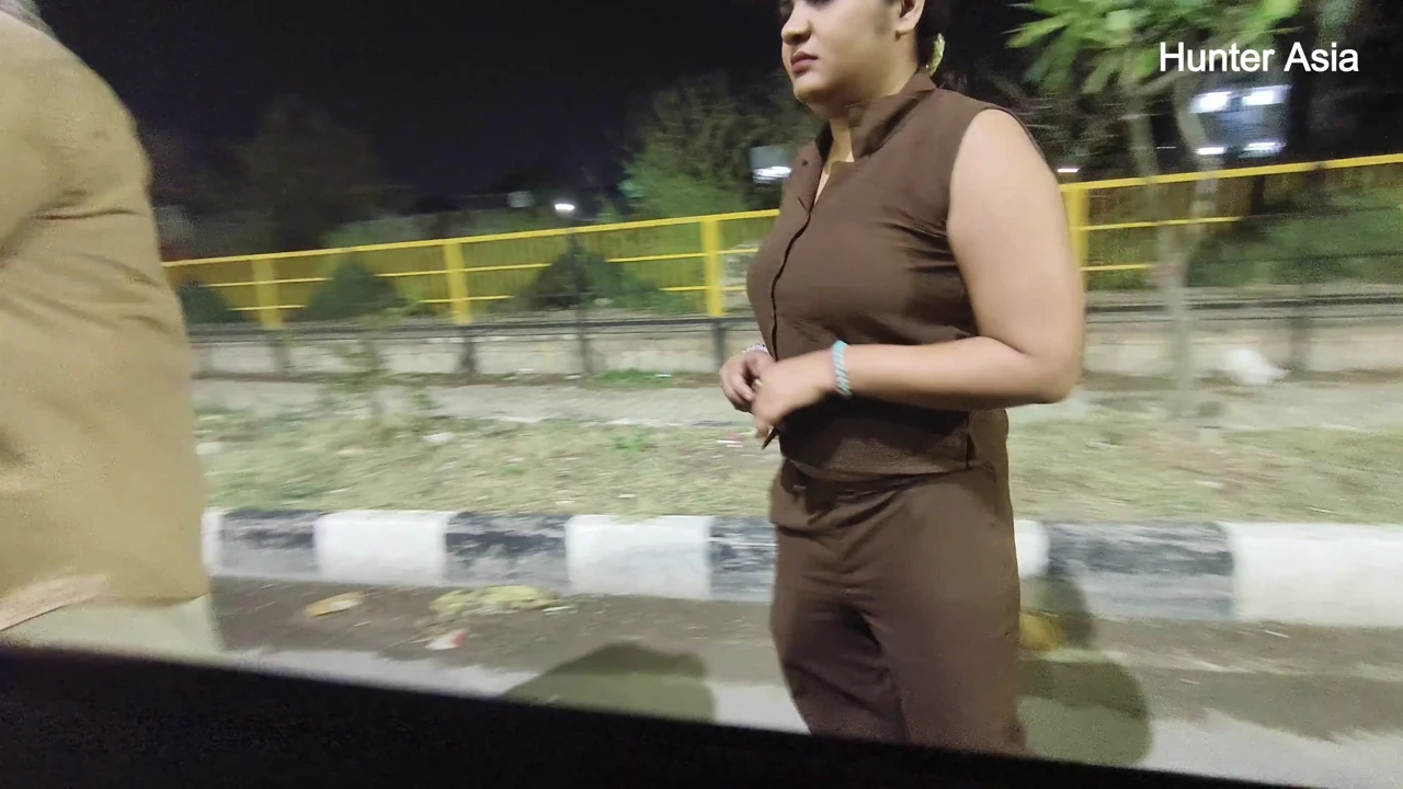 Basit Bir Araba Asansörü Şok Edici Bir Seks Anlaşmasına Dönüştü