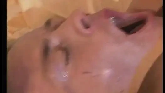 Si cewek hot rambut pirang lagi asik nyepong dan ngentot kontol dengan ganas