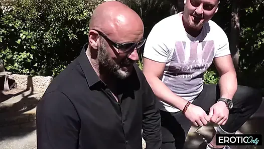 Spontaneous Fuck on the Side of the Road Hungry MILF Gives It Her All