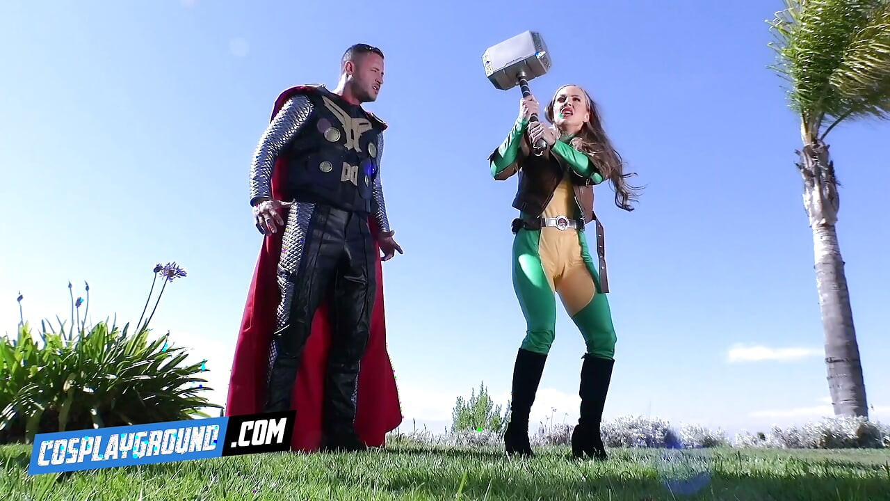 Abigail Mac מאבדת את זה על הזין העצום של Thor - פארודיית קוספליי פורנו של X-Men Vs Thor