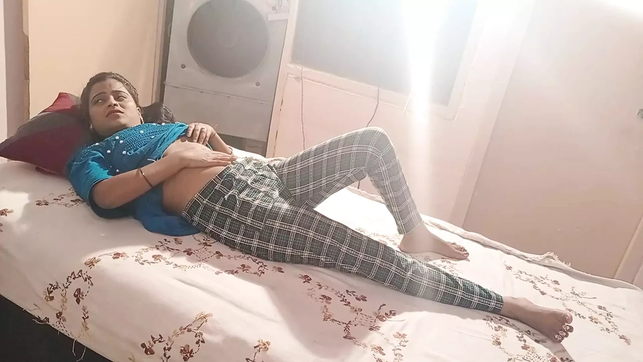 Horny Indian Mature Couple having intimate missionary desi sex, cum out of pussy