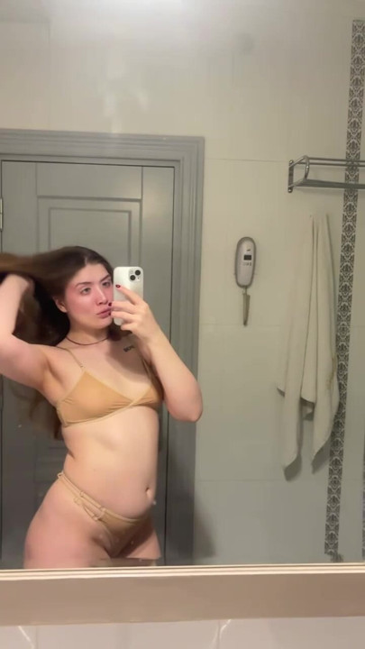 美麗婊子要去洗澡了