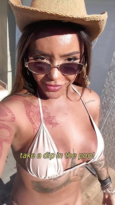 Fui Para Piscina E Fui Surpreendida Com a Chegada Do Piscineiro E Acabamos Transando! Creampie