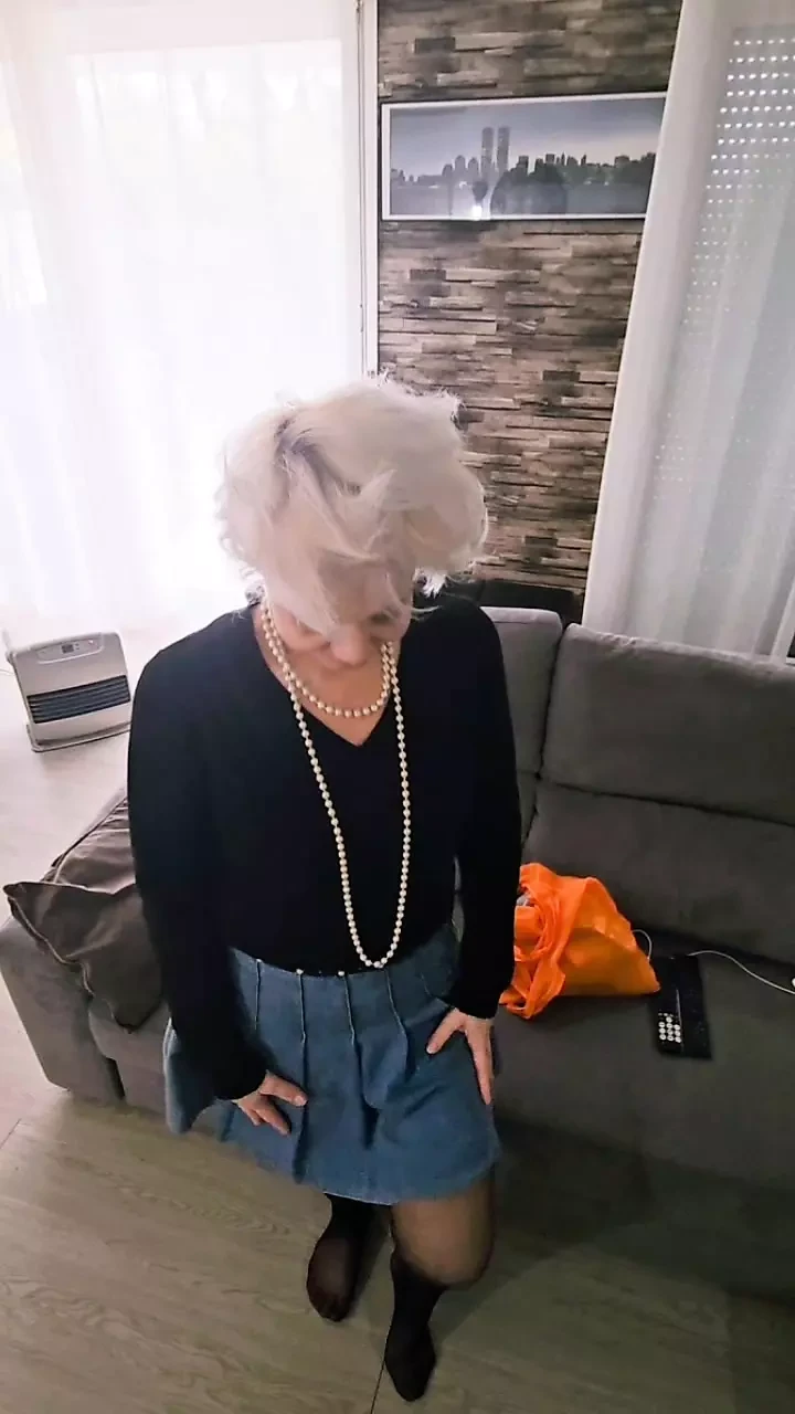 I suck my big dildo, put it in my pussy and dildo my ass with a plug