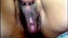 Wanita dewasa masturbasi di webcam.