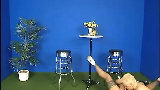 Pelacur dewasa dientot dua kontol, satu per satu