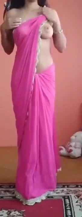 Desi Bhabhi Showing Big Boobs