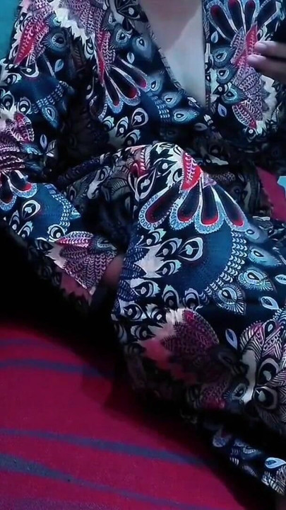 Adik tiri muslim dengan memek berbulu ngeliat abang tirinya lagi bugil dan lanjut ngentot memeknya | Clip 1