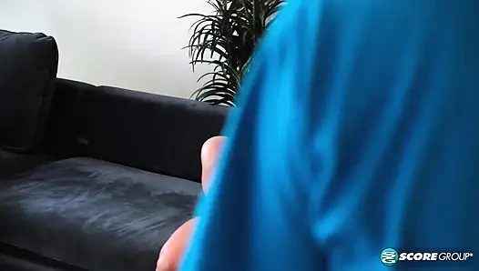 Kim üvey oğlunu sikiyor
