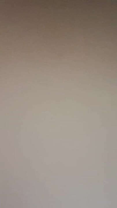 Eu encontro minha pequena meia-irmã deitada nua no meu quarto e eu sinto como transar com ela com força e martelando ela em sua bunda muito rica