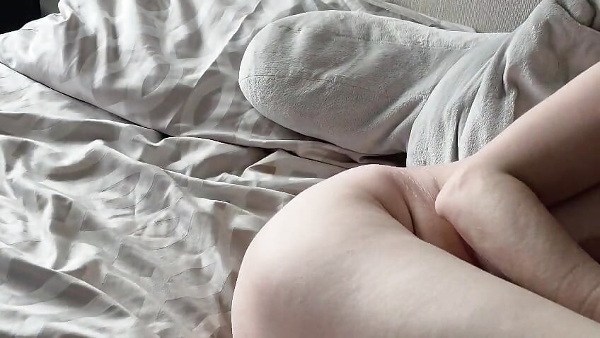 British Milf Masturbating With Rabbit until Orgasm!