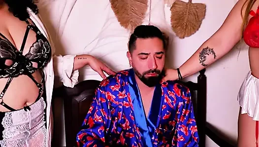 Одиночество, две медсестры, как представляется, лижут меня