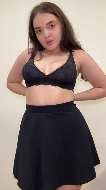 Emilylife.site lonely girl showing her big boobs