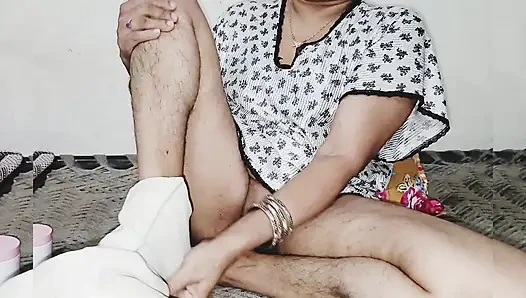 Apni Phudi ki Cream sy malish