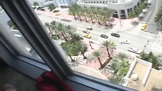 Cewek hot dientot kontol ukuran raksasa sampai mulutnya disepong dan dicrot di mulut