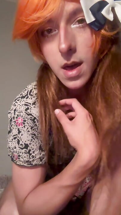 Ukrainian femboy masturbates his dick imagining daddy