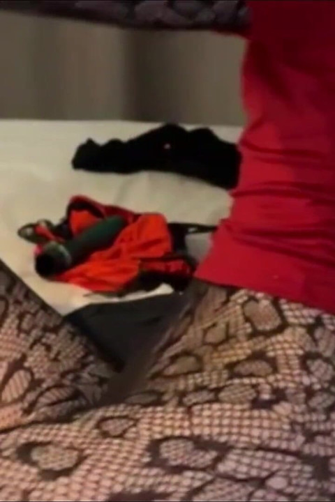 I Fuck Myself at the Hotel