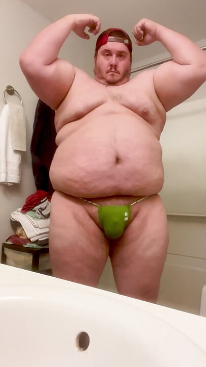 Amateur American Sumo Wrestler Bubba Burly Chub Checking Himself Out