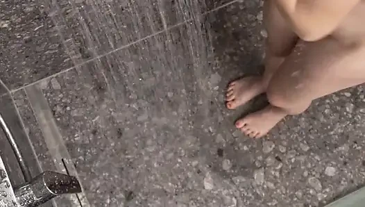 Seifst du mich ein? Schweizer Mädchen unter der dusche