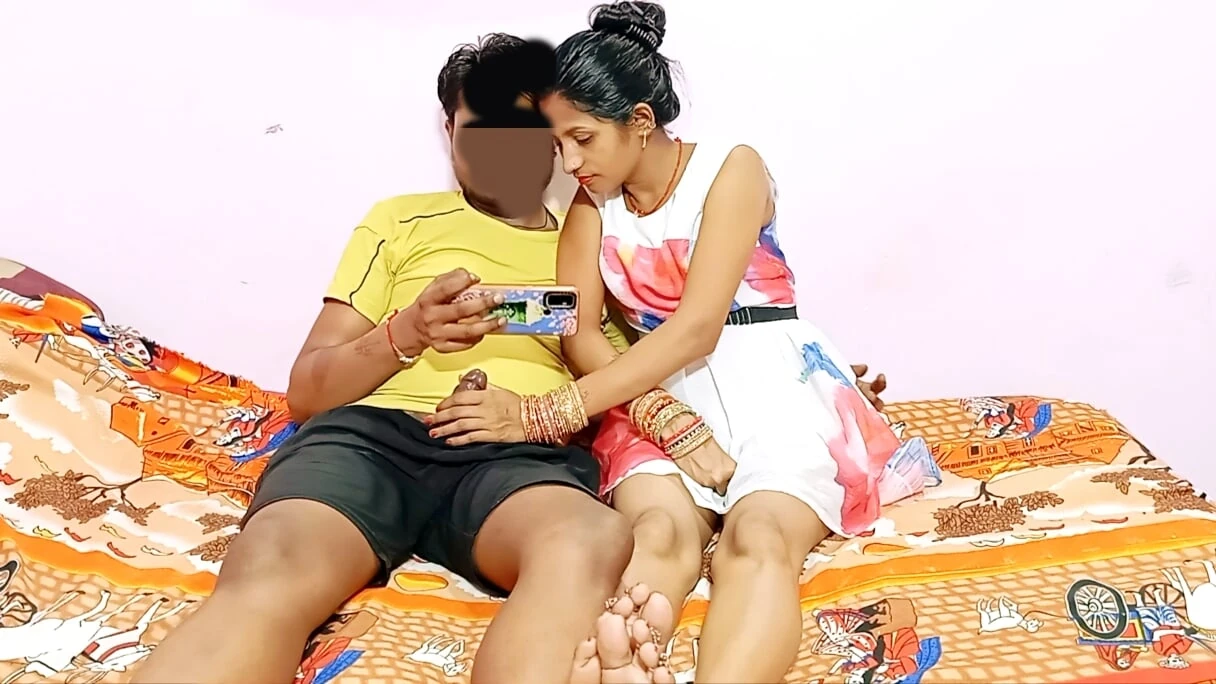 ลูกพี่ลูกน้องสาวอินเดียเฉือนเตียงเพื่อนลูกพี่ลูกน้องชายเย็ดครั้งแรกของฉัน – เสียงภาษาฮินดี