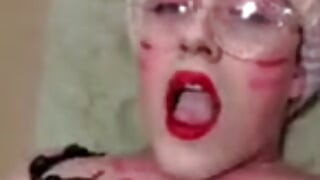 Sissy Gubitnik Dečko sam guta spermu po licu