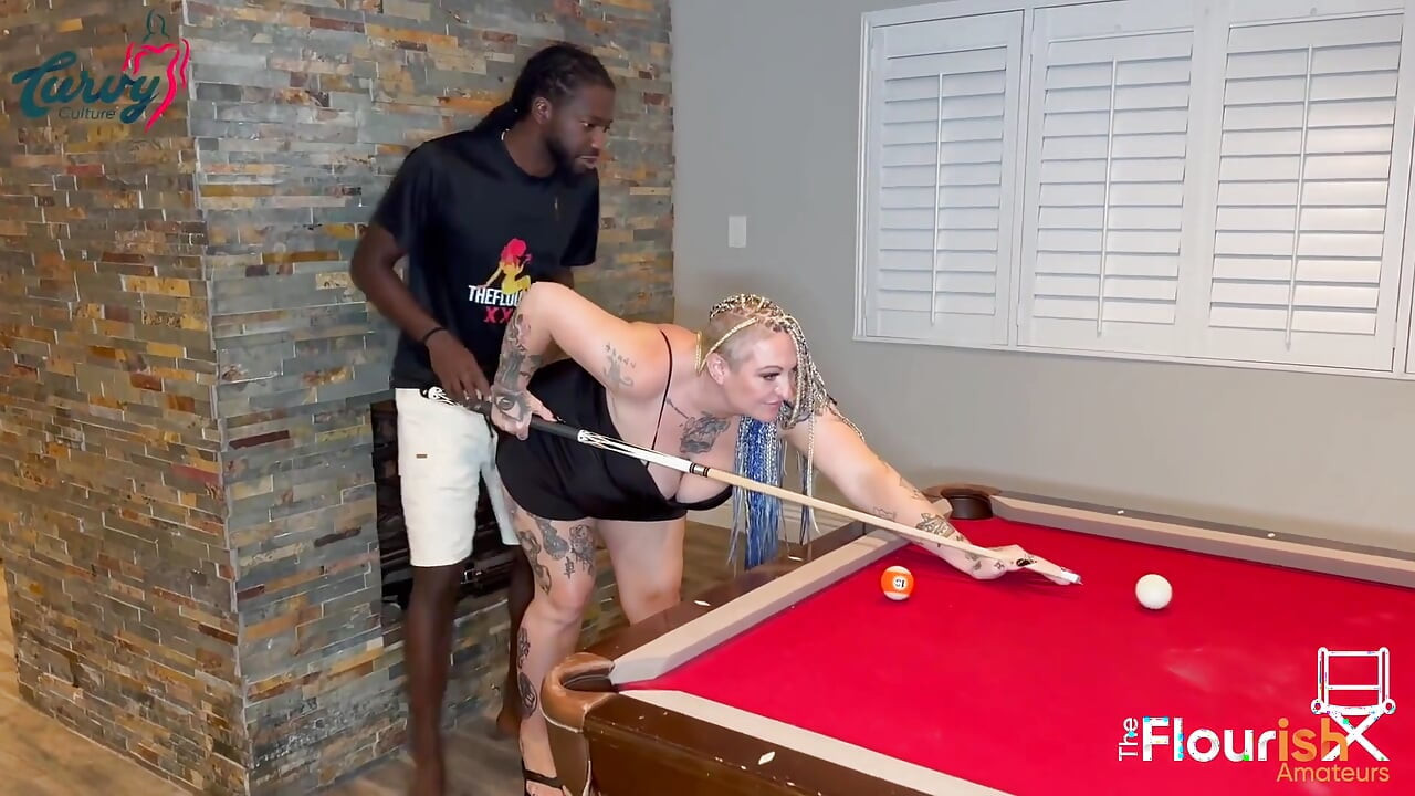 Lass Uns Pool Spielen Und Ficken, Sagt Livie Blainn Zu Eins