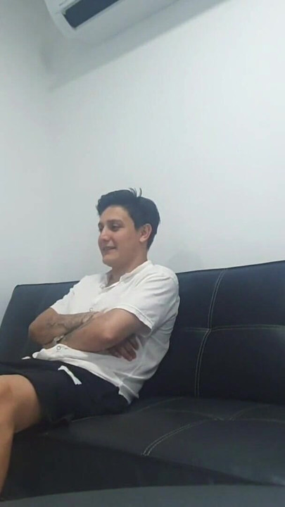 Zapanjujući trenutak iz "Moj veliki došao, uvijek mi se sviđao i htjela sam probati njegov kurac i natjerati ga da mi razdvoji pičku na dva dijela"