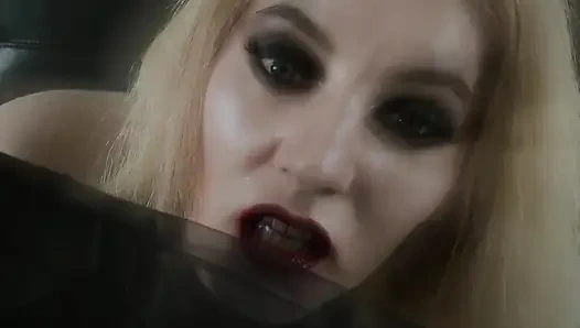 Поразила любовь