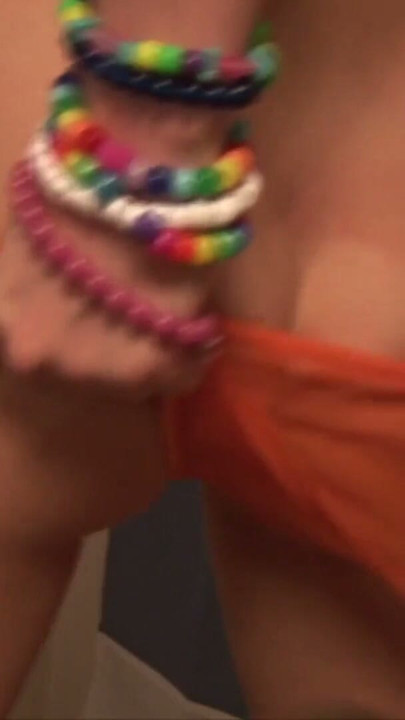Hete tiener Sophia doet een eigengemaakte transparante panty joi -video | Clip 2