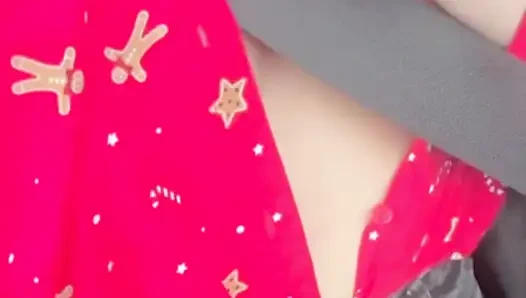 Arabada çıplak memeler