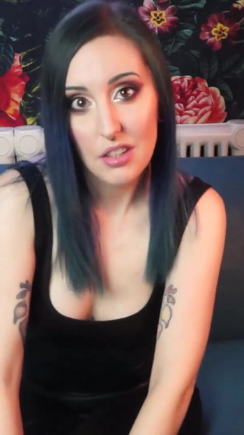 Momento commovente da "Sei un patetico Sock Humper - Feticismo del piede, umiliazione, controllo dell'orgasmo - miss Fede Rae"