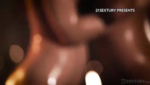 21 Sextury - горячие крошки-брюнетки Lilu Moon и Tina Kay смазают маслом друг друга для развлечения с фистингом