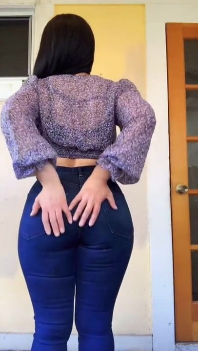 Se toca su culo