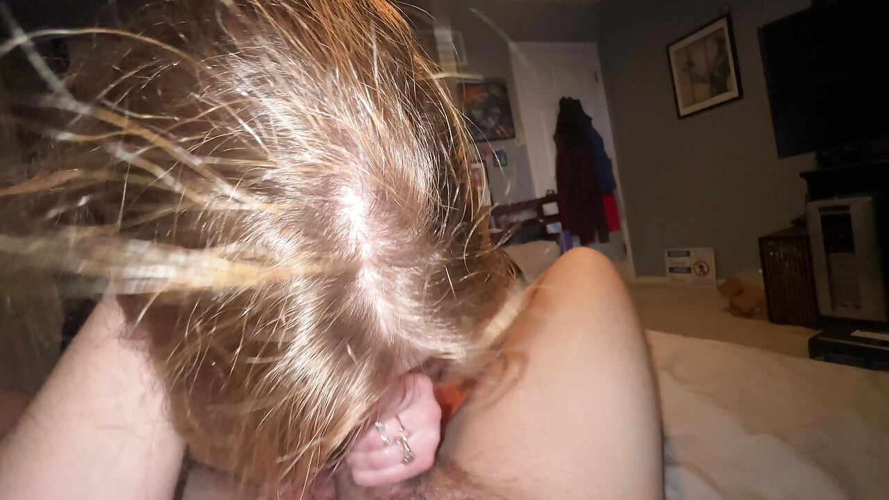 Extremamente quente de 18 anos é fodida com força e faz ótimo boquete