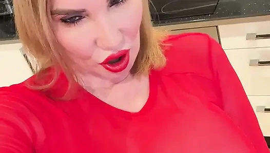 Sophie James Berkeringat & Kehabisan Kendali