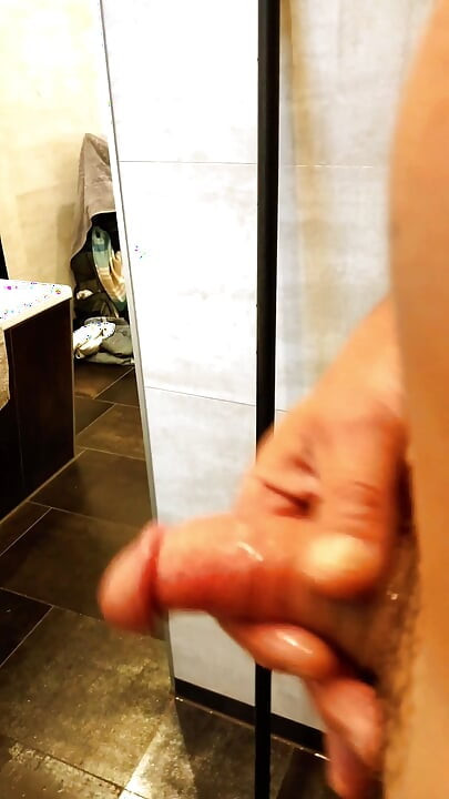 nice cock jerked off in the shower.