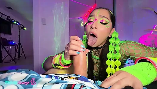Schlampe mit piercing augen, madison wilde nimmt den DJ für eine fahrt!