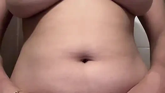 Chic çaresizce yakalanıp sertçe sikilmek istiyor