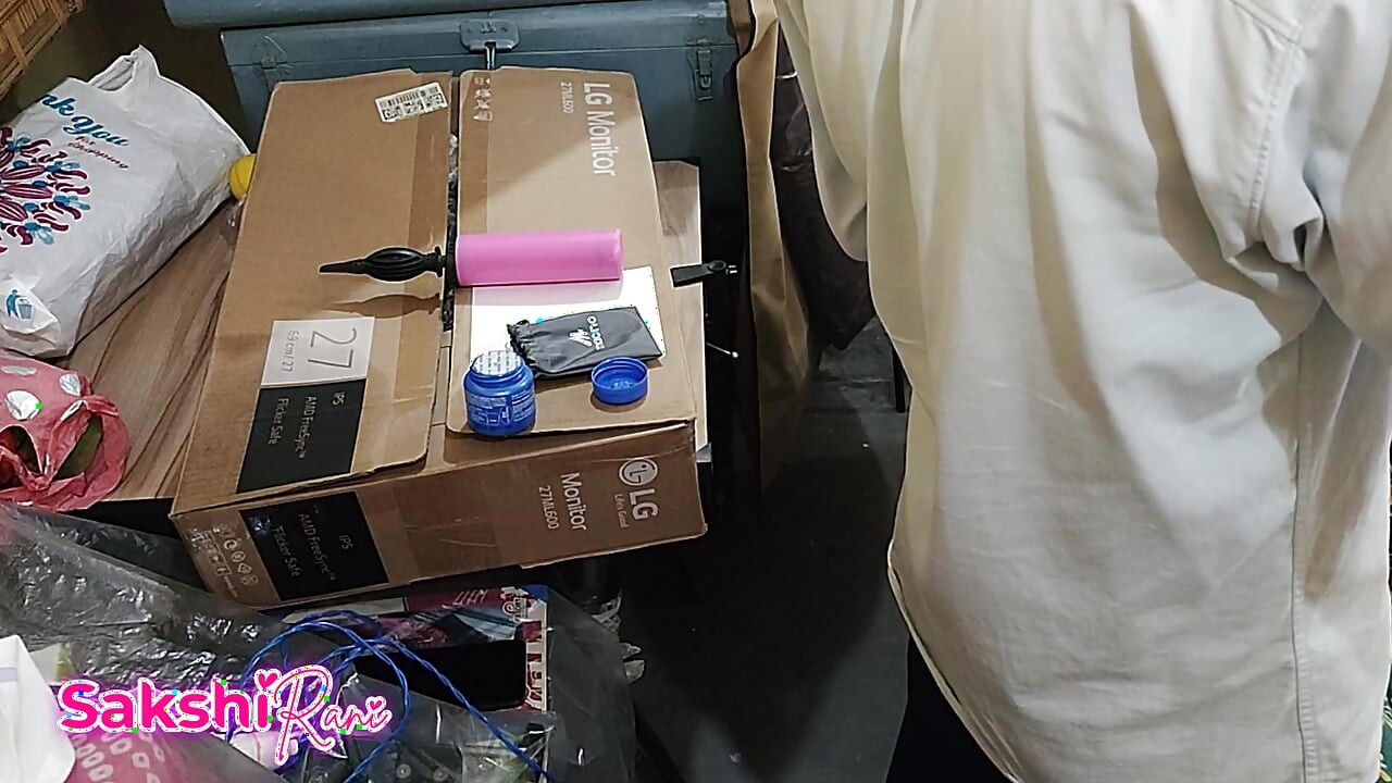 Kaamwaali Ki Thukayi 性爱完整视频，店主发现她在自慰阴户，印度女仆性爱视频 Mms 印地语谈话