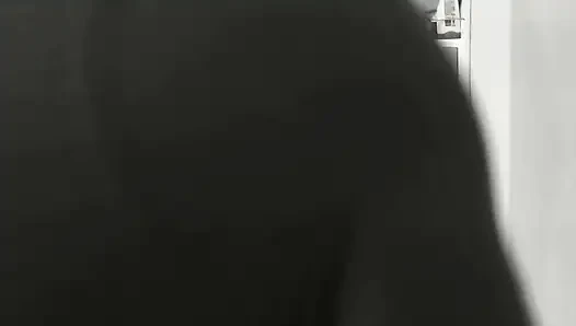 Natüristler evde çıplaklık. Bakire çıplak kız duş alırken yetişkin komşu banyoda tıraş oluyor. Yaşlı genç kız. Doğal memeler göt orta yaşlı seksi kadın