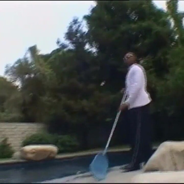 Remaja vintaj kurus yang hebat dikongkek dan dipancut dalam mulut oleh zakar hitam raksasa